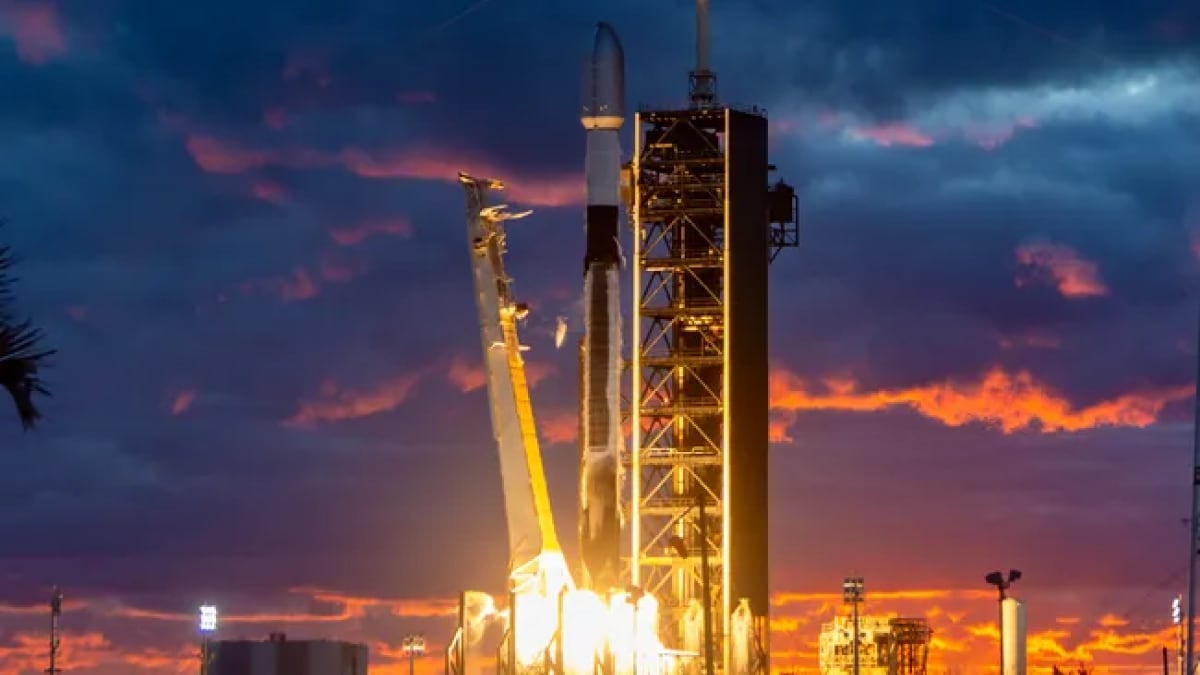 SpaceX Launches Optus-X Telecom Satellite in Florida