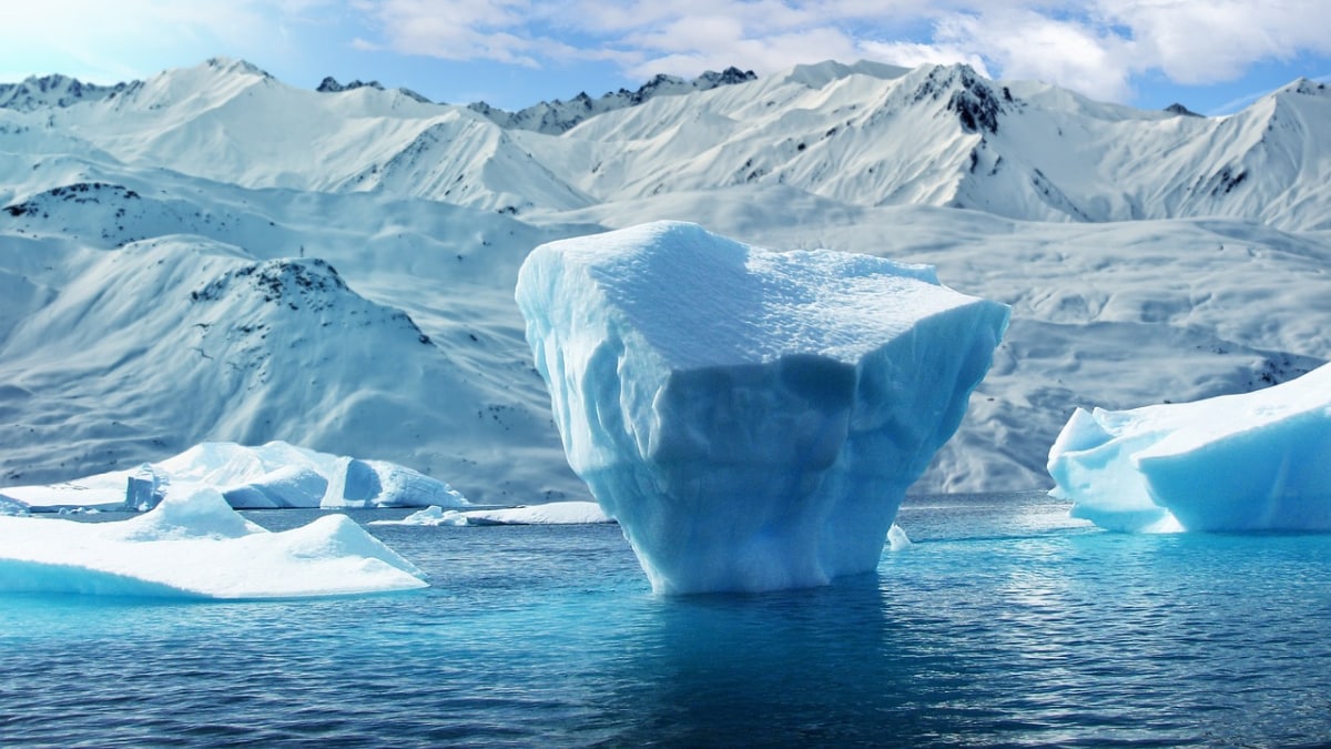 World’s Largest Iceberg A23a Resumes Journey North After Months of Stagnation