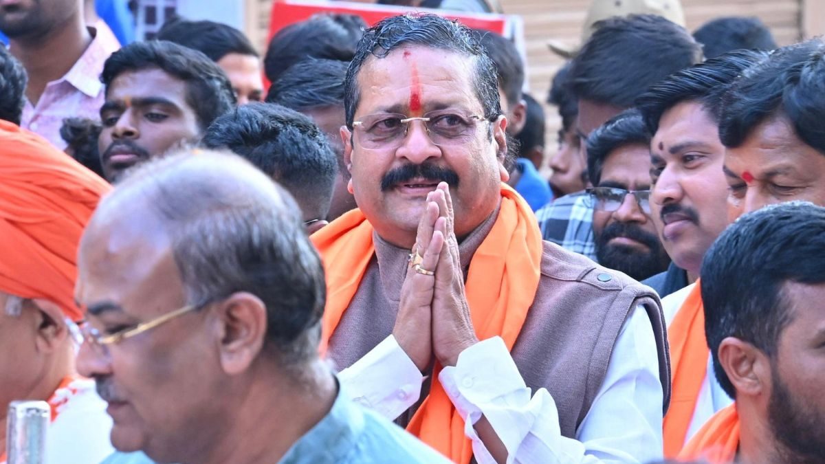 Upset With Karnataka Unit Chief, Is Basanagouda Patil Yatnal Trying To Do A ‘Tharoor’ In BJP?