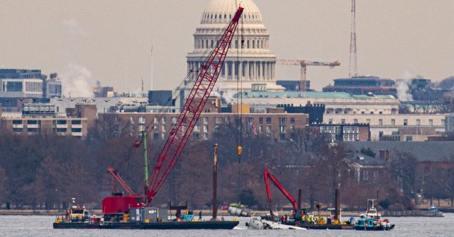 Crews Lift First Wreckage From D.C. Plane Crash Out of Potomac