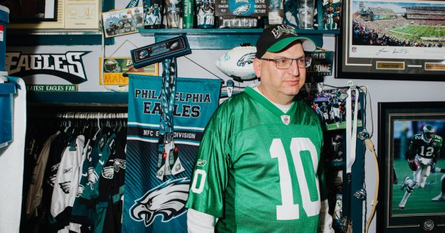 Super Bowl: Eagles Superfan Wears Different Jerseys Every Day