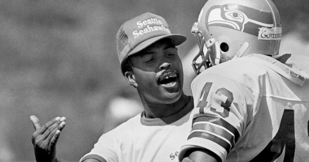 Cleveland Harris, N.F.L. Coach Who Pushed for Diversity, Dies at 79