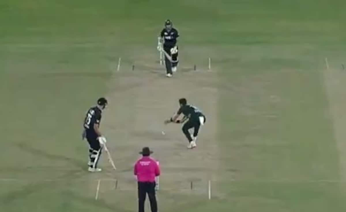 Pakistan Commit Comedy Of Errors vs New Zealand; Make DRS Blunder, Drop Catch. Watch