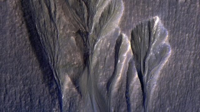 NASA’s Study Suggests Life Could Thrive Beneath Ice in Mars
