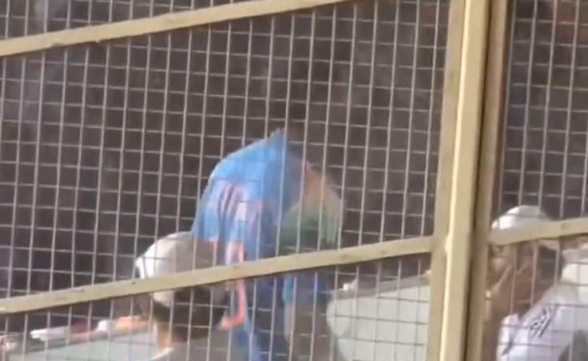 Virat Kohli Unhappy After Dismissal In 3rd ODI. Rohit Sharma Does This – Watch