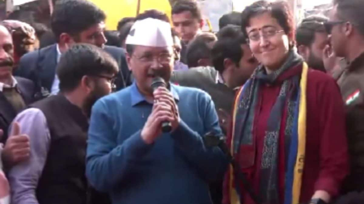 Delhi Polls: Kejriwal Meets Election Commission, Alleges Voter Intimidation By Delhi Police