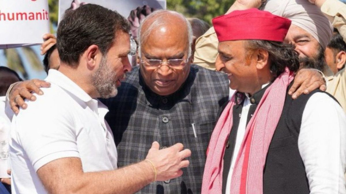 ‘UP Ke Ladke’ Back To Normal? Day After Delhi Polls, Akhilesh & Rahul Share Easy Camaraderie