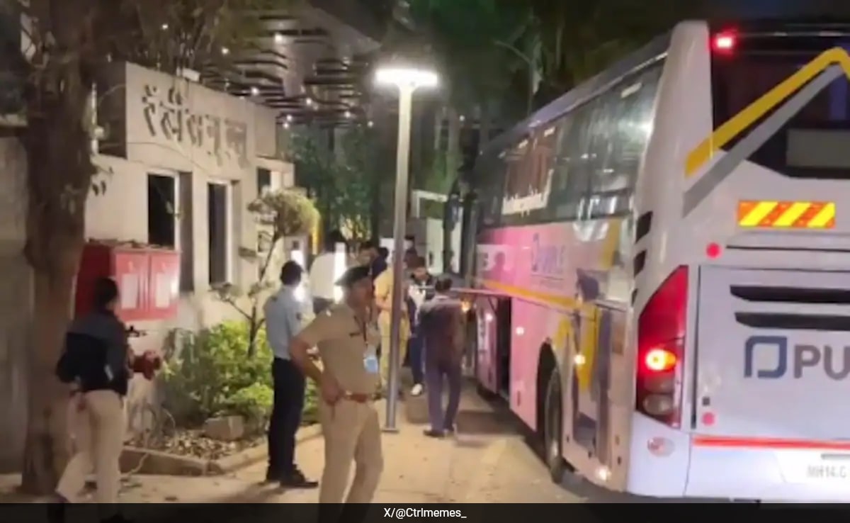 Team India Member Mistaken As Fan By Police, Denied Entry At Hotel. Video Goes Viral