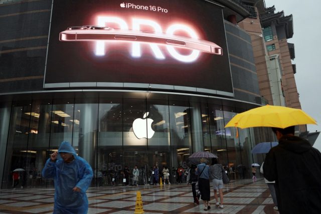 China Reportedly Considers Probe Into Apple’s Policies, App Store Fees