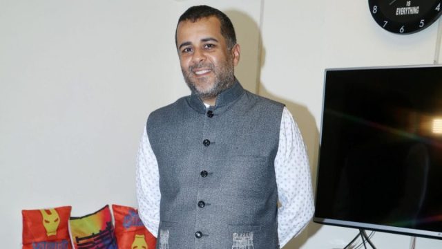 ‘Does Anyone Even Use Bathtubs Anymore?’ Chetan Bhagat’s Dig At Kejriwal’s Austere Optics