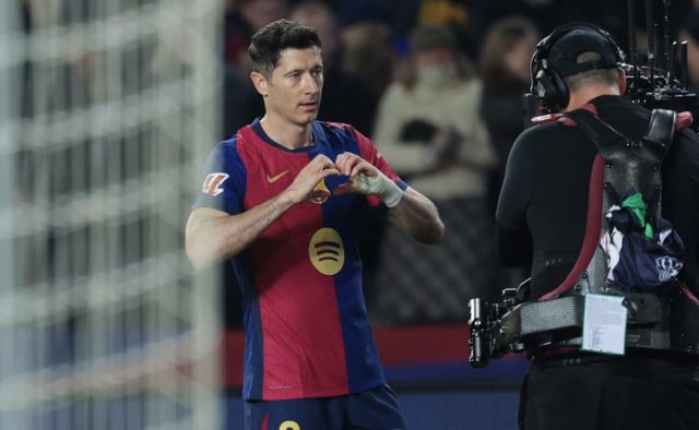 Robert Lewandowski Lifts Barcelona Past Rayo Vallecano And Into La Liga Lead