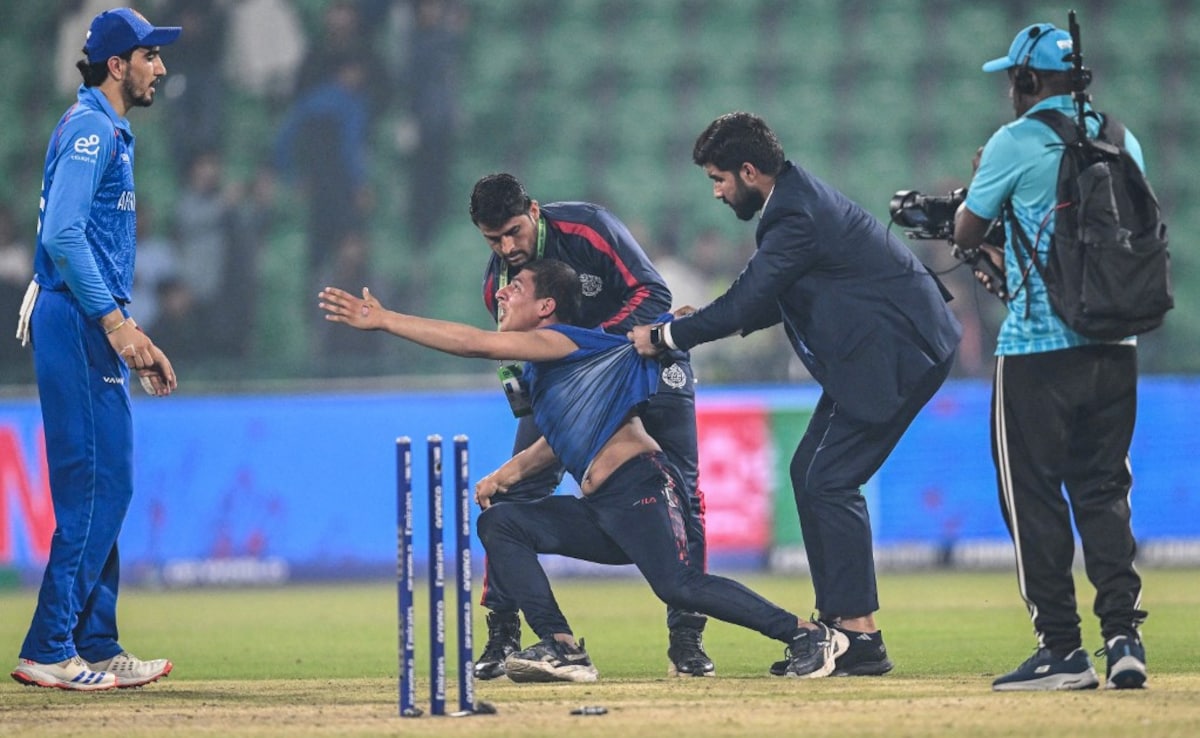 PCB Left Red-Faced As Fan Invades Pitch Once Again During Champions Trophy