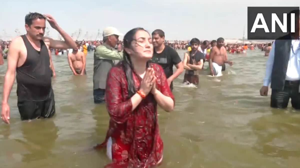 Maha Kumbh: Nupur Sharma, Controversial Ex-BJP Spokesperson, Takes Holy Dip In Sangam