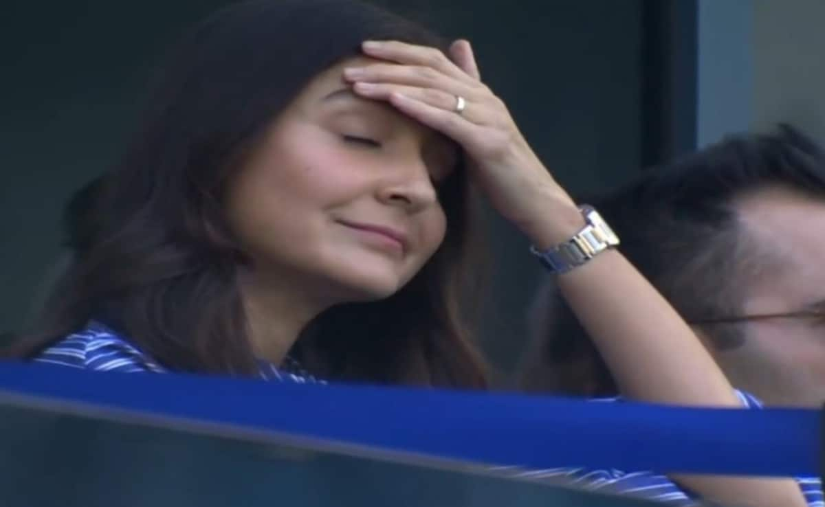 Anushka Sharma Stunned, Crowd In Dismay As Virat Kohli Flops In 300th ODI – Watch