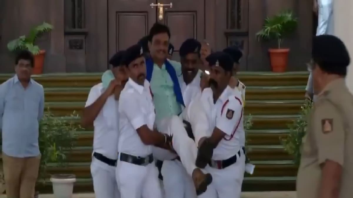 Karnataka BJP MLAs Dragged Out Of Assembly After Suspension Amid Showdown Over Honey-trap Row | Watch