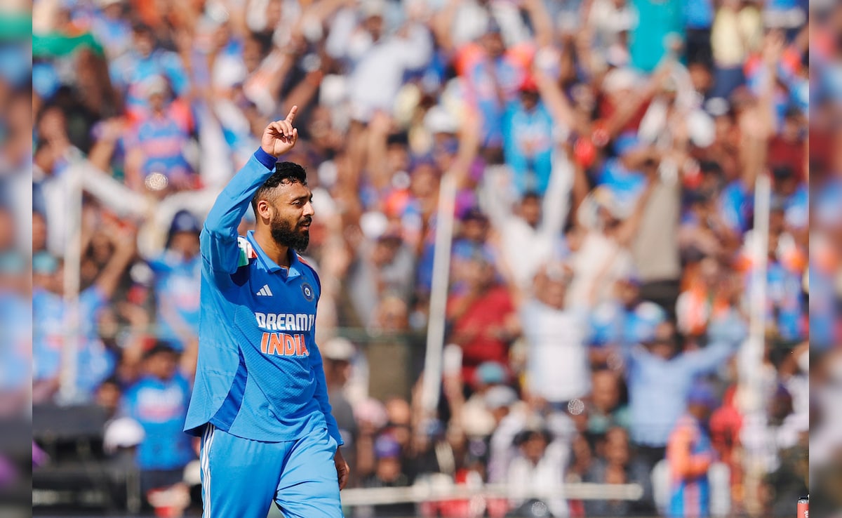 “Difficult To Read His Hand”: Axar Patel Hails Varun Chakaravarthy’s Mental Skills