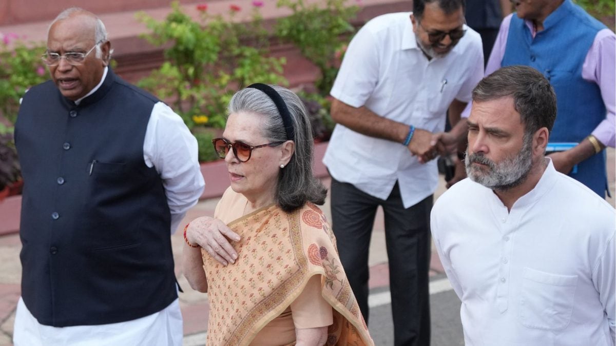 Gandhis Exposed? National Herald Case Is The Biggest Crisis For Congress Since Bofors Scandal
