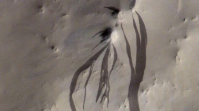 New Study Uses AI to Reveal Dry Origins of Mars’ Mysterious Slope Streaks