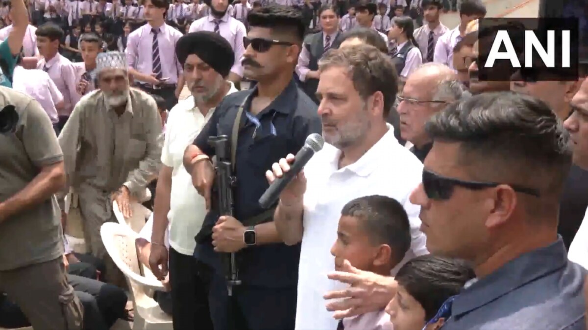 Rahul Tells Kashmir Kids ‘Study, Make Friends’. But Internet Still Wants Him To Listen To Tharoor