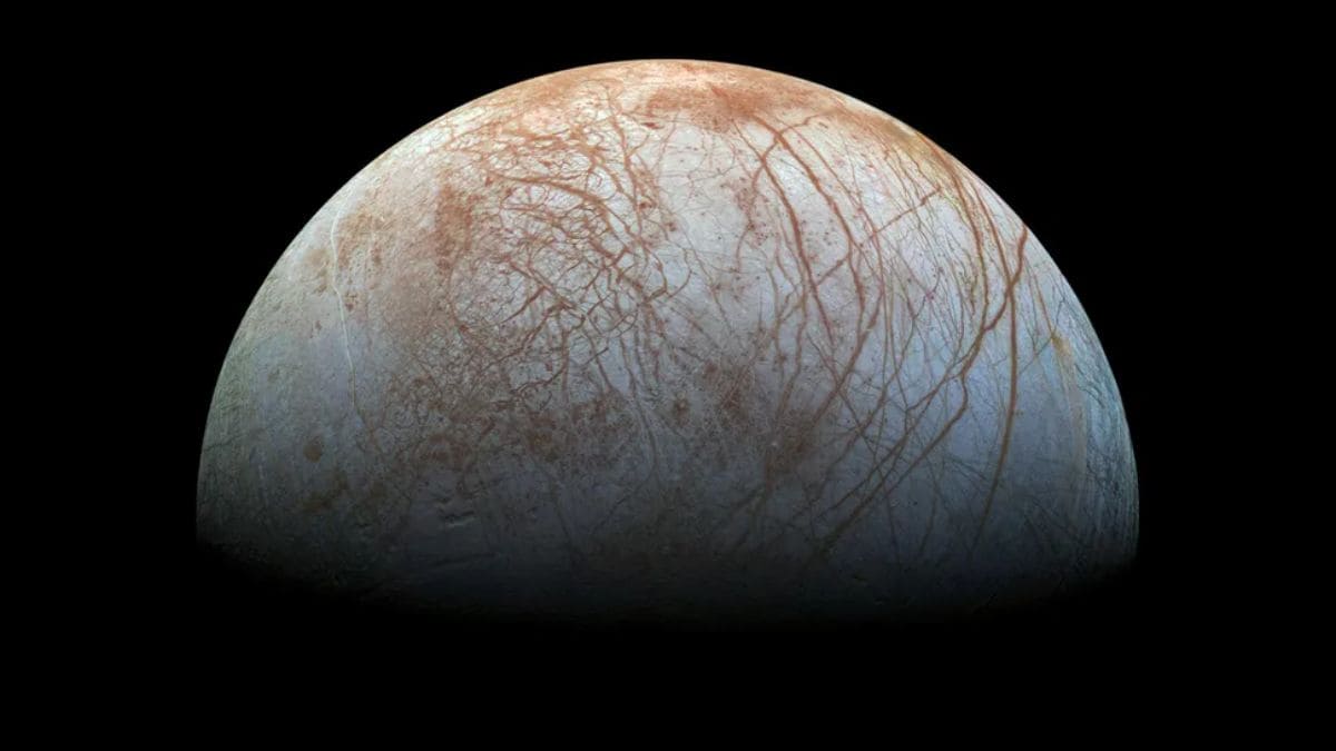 Europa Could Briefly Sustain Life When the Sun Becomes a Red Giant Star, Scientists Say